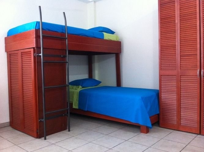 Habitación cuádruple con literas